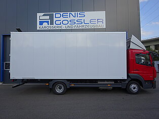 Roter LKW vor dem Gebäude von Denis Gossler.