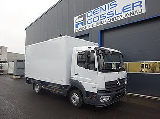 Weißer LKW vor Denis Gossler Werkstatt geparkt